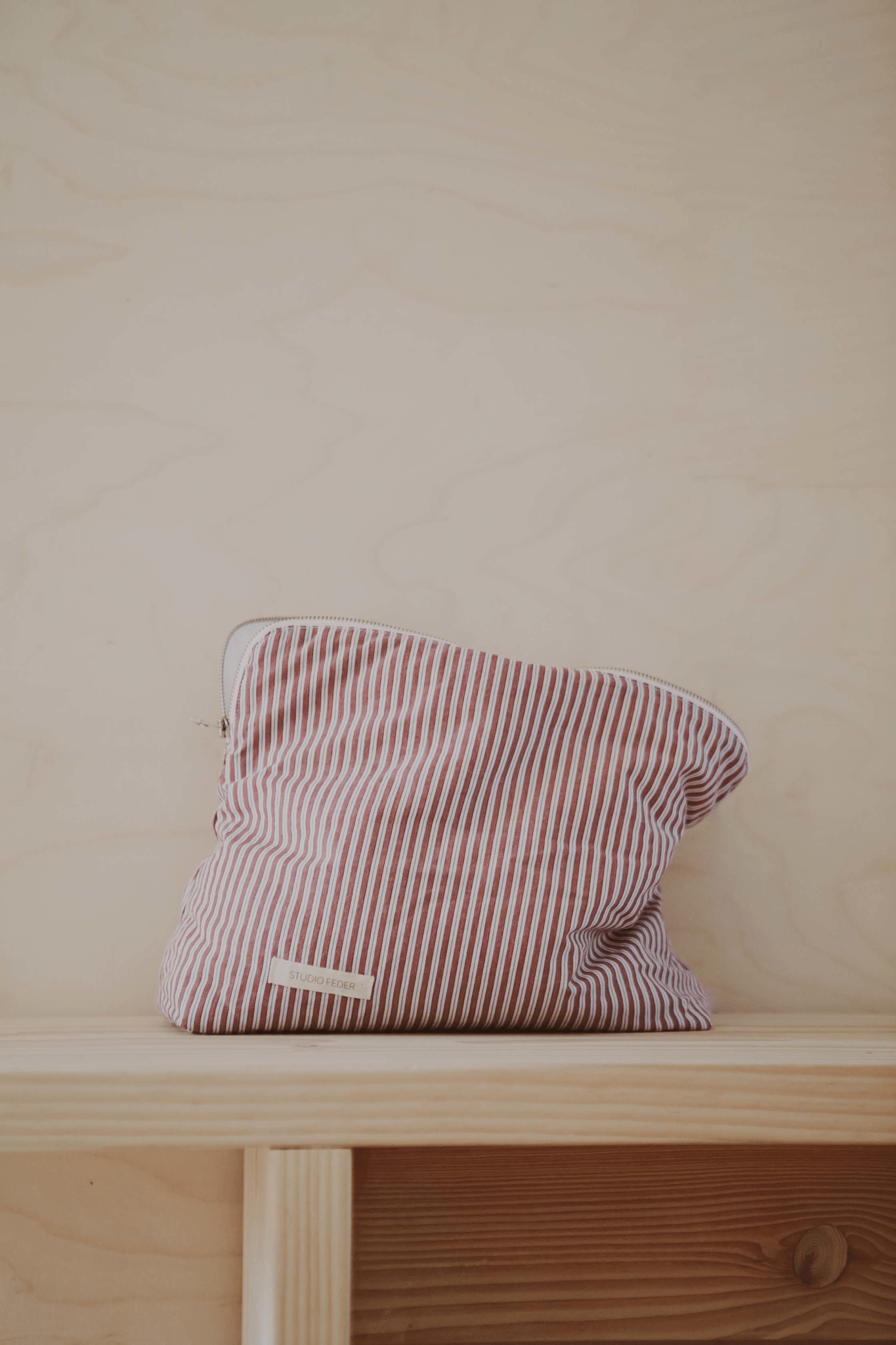 CELIA TOILETTASKE - ARCHITECT STRIPE